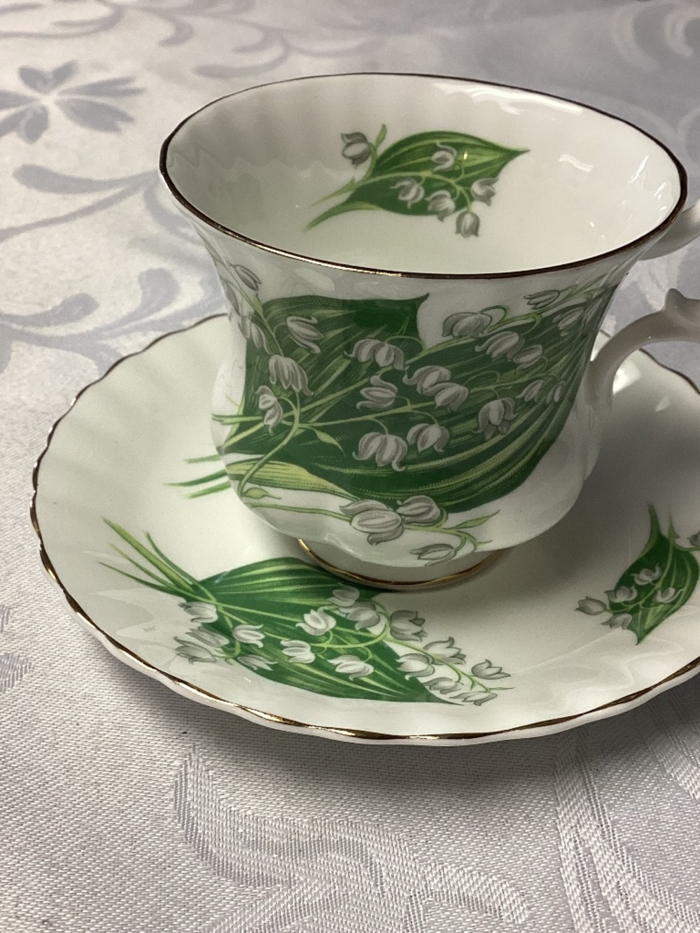 ROYAL ALBERT. LILLY OF THE VALLEY TEA CUP SET.
